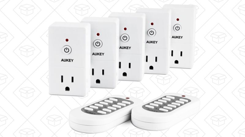 Pack de 5 Enchufes Aukey con Mando, $22 con código AUKEYR52
